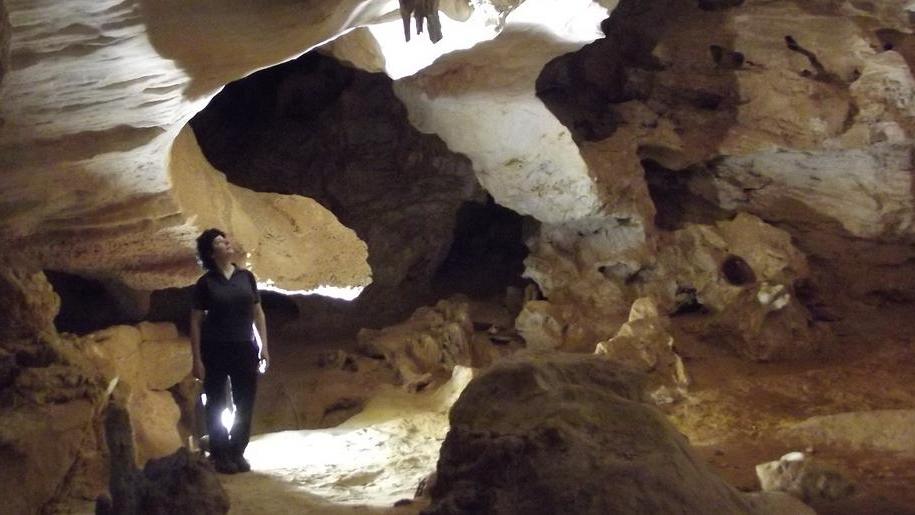 Lezione in grotta per gli studenti della scuola di Dorgali