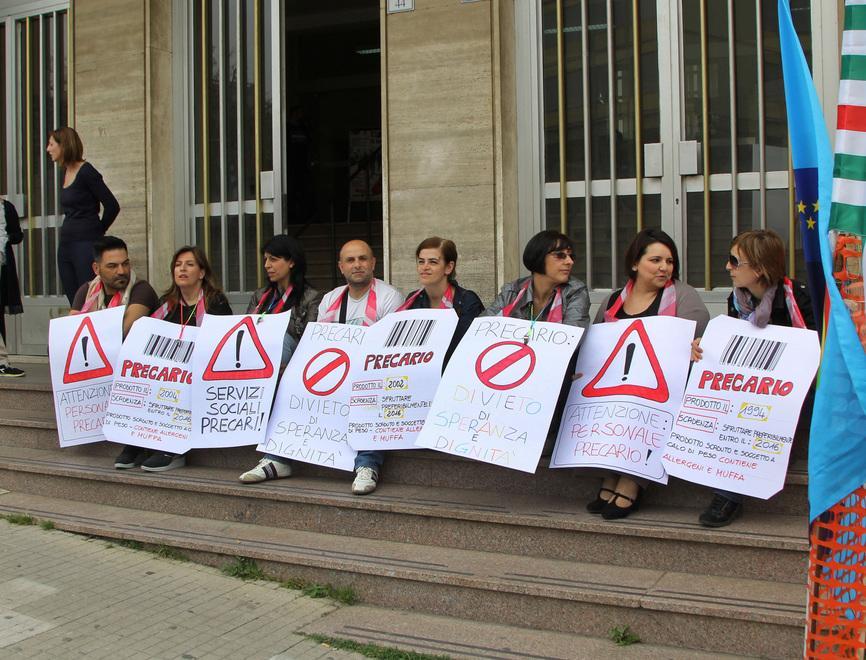 In municipio la protesta dei precari 