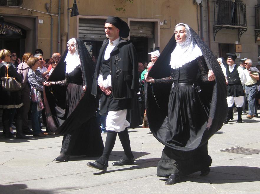 A Sant’Efisio piace il folk tempiese 