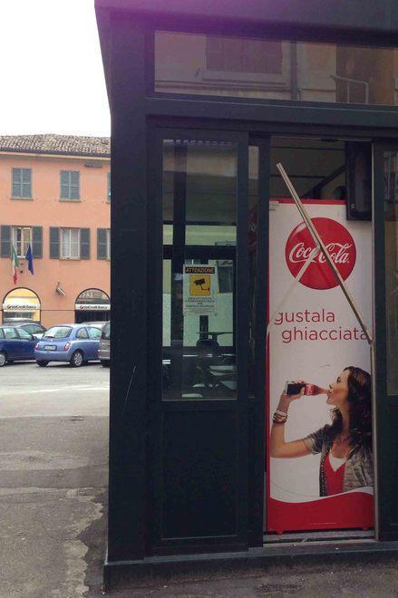 Furto al bar della piazza Presi slot e cambiamonete 
