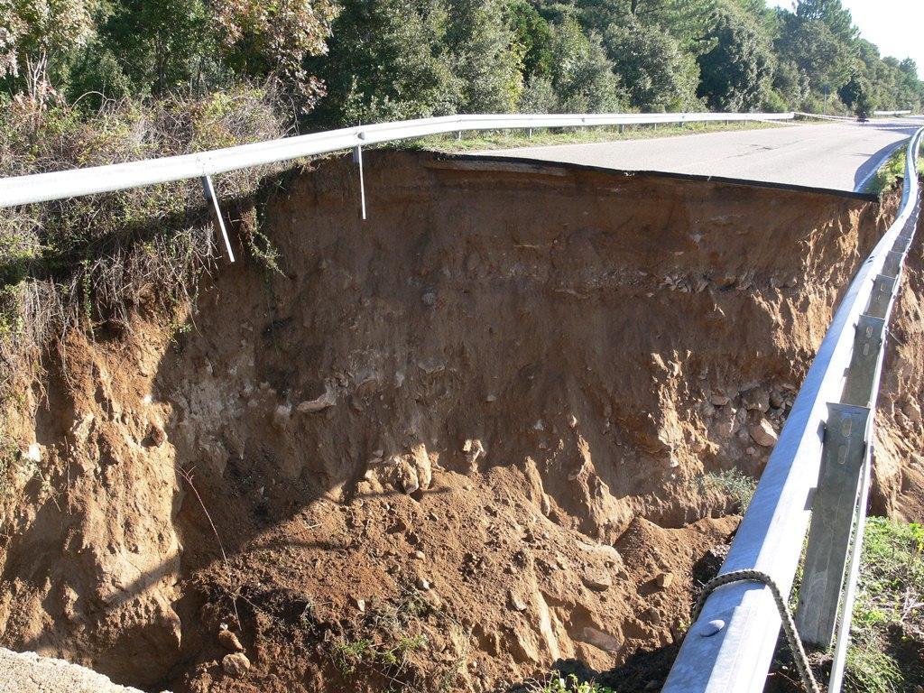 La voragine che si è aperta a Monte Pinu la notte dell'alluvione 
