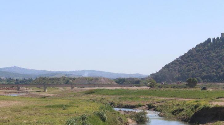 Un tratto del fiume Albegna (foto Enzo Russo)