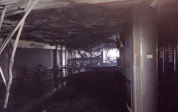 L'interno del Terminal 3 dopo il rogo