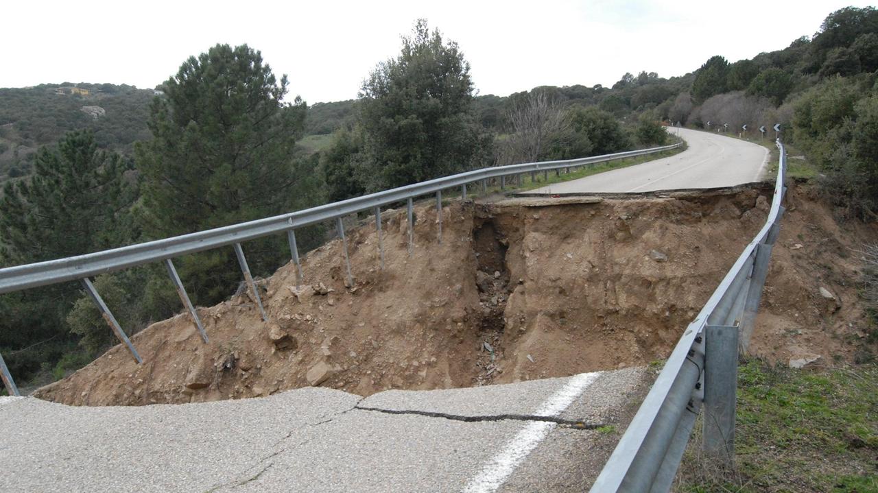 Il ponte di Monte Pino crollato durante l'alluvione del 2013
