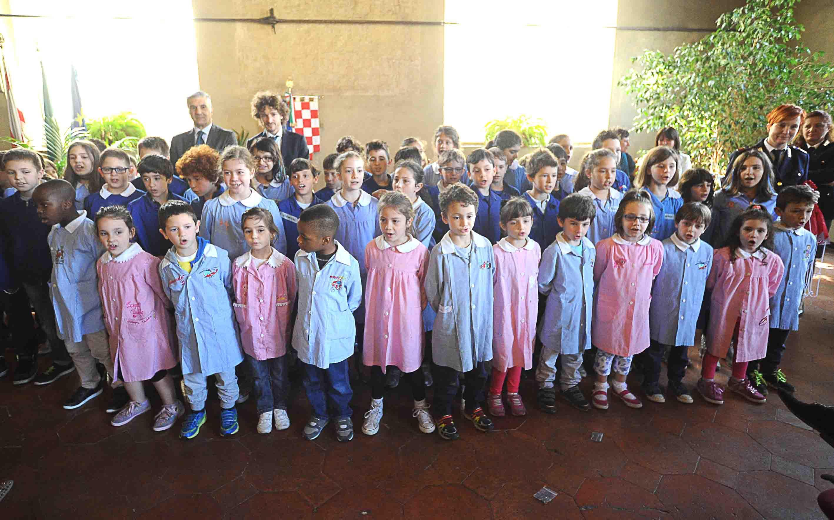 Gli alunni della scuola elementare Don Facibeni di Montecatini (foto Gori)