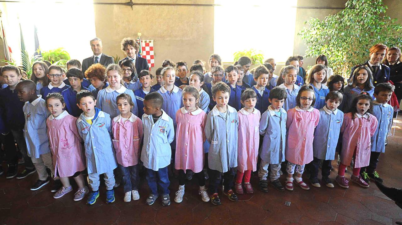 Gli alunni della scuola elementare Don Facibeni di Montecatini (foto Gori)