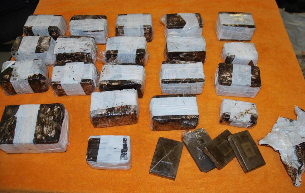 Maxi-carico di hashish: patteggia 