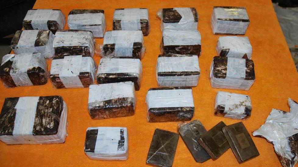 Maxi-carico di hashish: patteggia