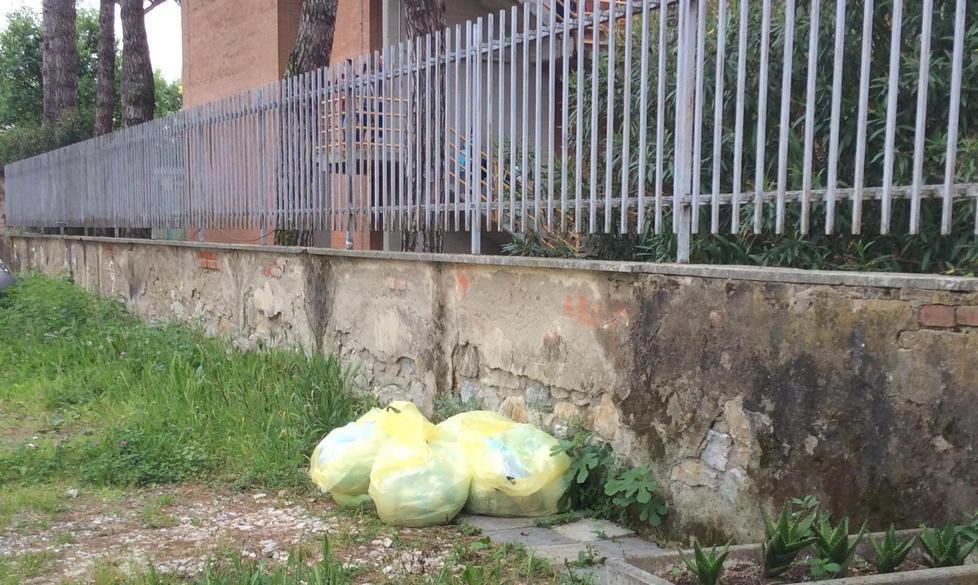 Per delle strade ridotte così chiedono anche gli aumenti 