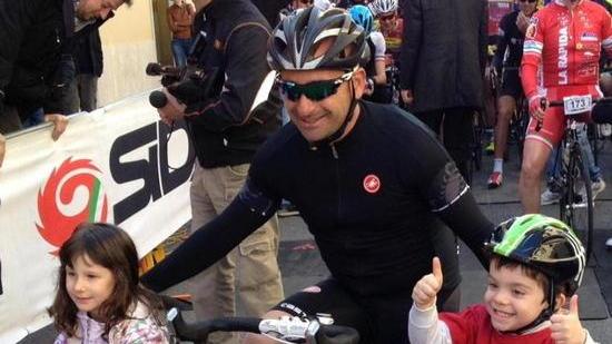 Smith, fazzoletti bianchi alle finestre