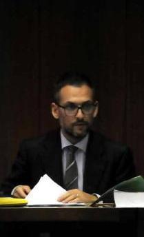 «Ho visto il vigile sferrare un calcio al mio amico» 