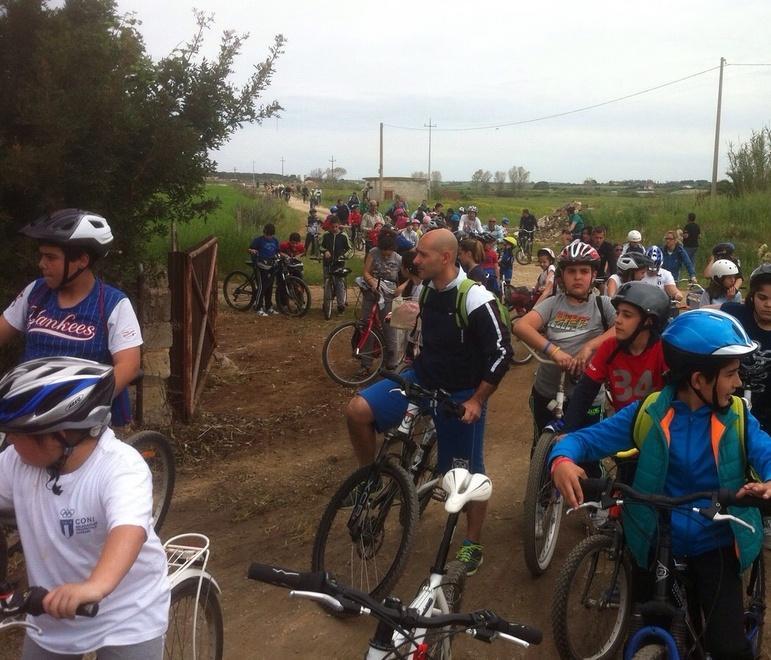 Biciclette e natura, bambini in gita nel Centro Bonassai