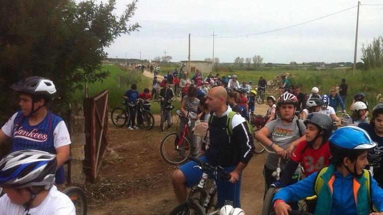 Biciclette e natura, bambini in gita nel Centro Bonassai