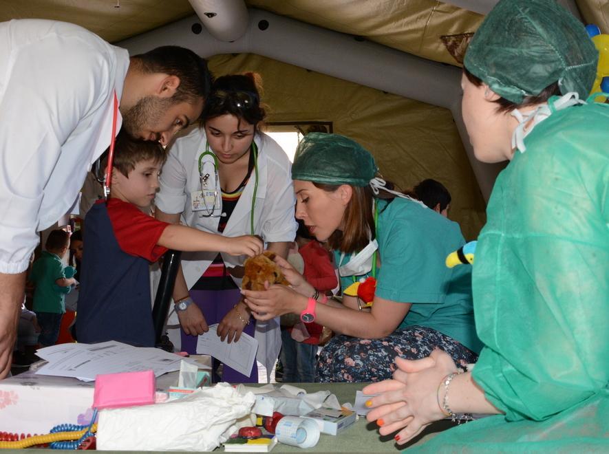 I futuri medici e l’ospedale dei pupazzi 
