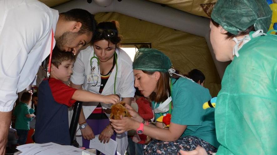 I futuri medici e l’ospedale dei pupazzi