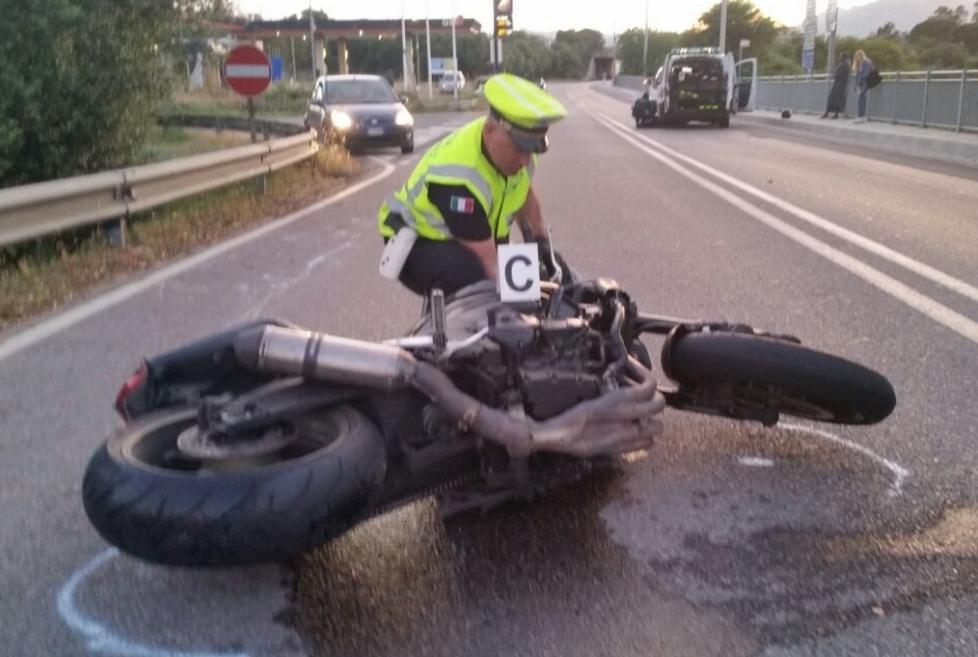 Via Roma, incidente stradale in ospedale un motociclista