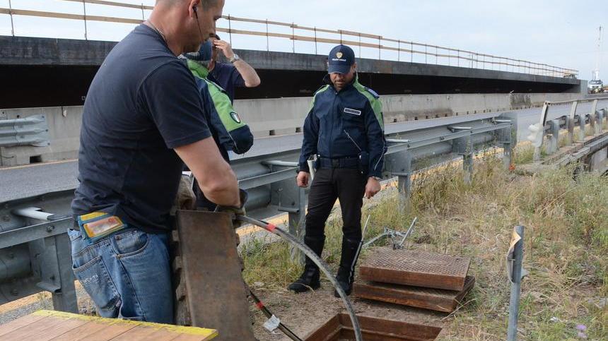I vigili urbani indagano sui tranciatori di fibre ottiche