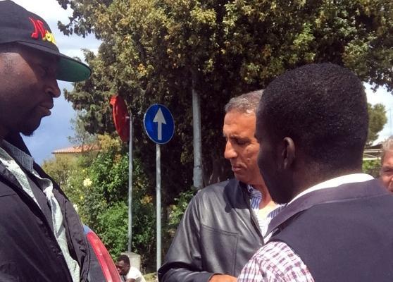 Migranti, il vicequestore: "Con il dialogo ho risolto il problema a Campiglia Stazione" 