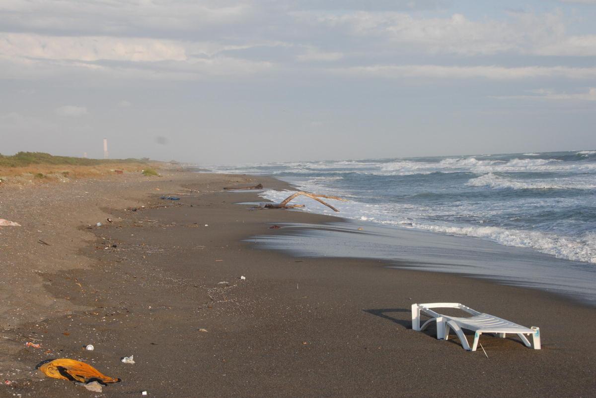 Spiaggia a primavera (foto d'archivio)