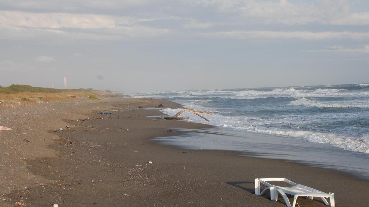 Spiaggia a primavera (foto d'archivio)