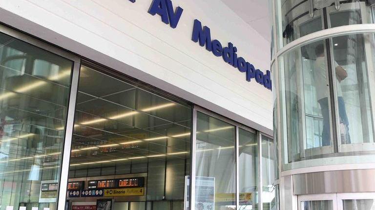 Due anziane restano “intrappolate” alla Mediopadana