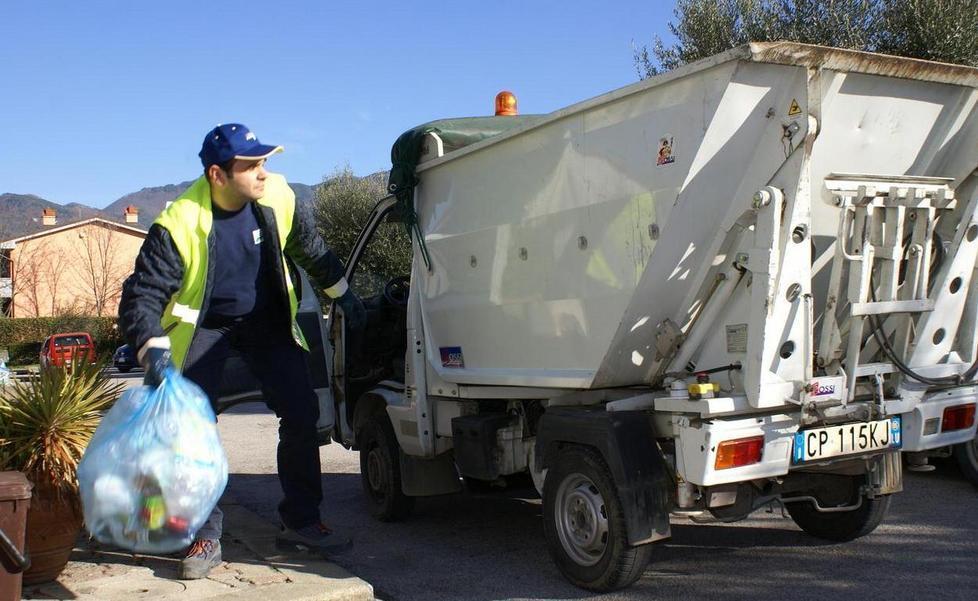Rifiuti sempre in viaggio e la bolletta costa di più 