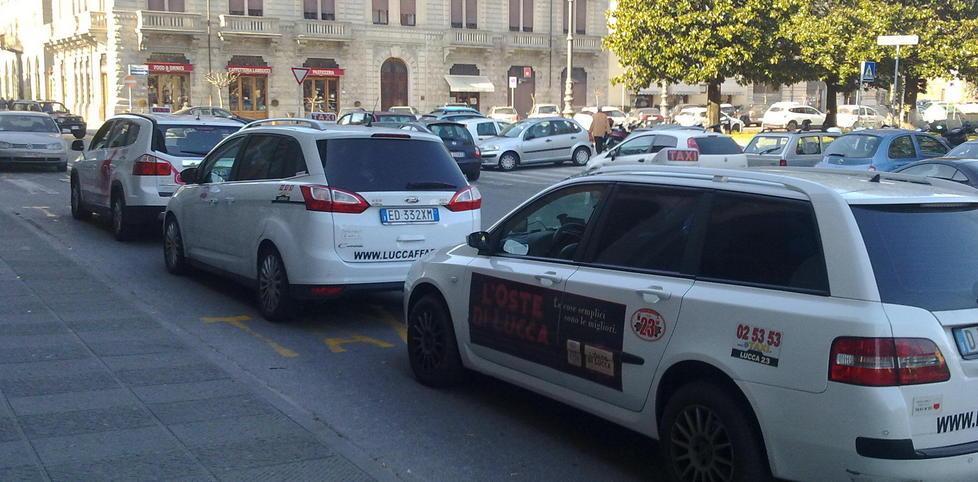 Pochi i tassisti in città in arrivo un nuovo bando 