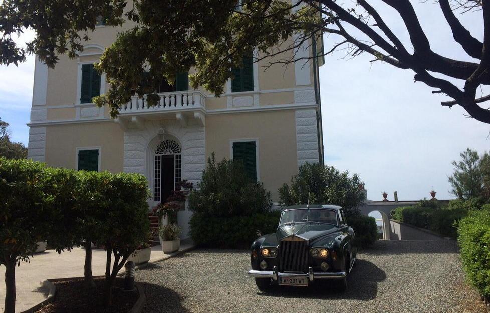 La Perla accoglie le auto d’epoca 