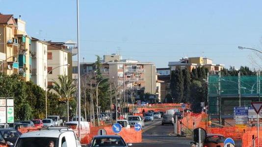 Follonica, sistemato il ponte della pista ciclopedonale