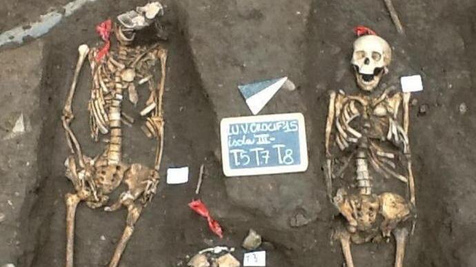 Una necropoli in via del Crocifisso