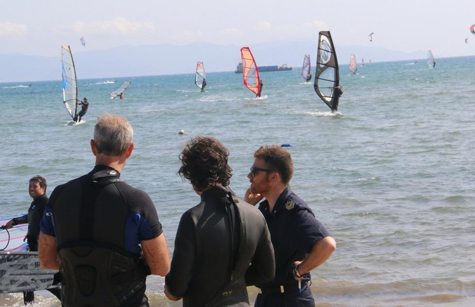 Surfista disperso al largo trovato dopo tre ore 