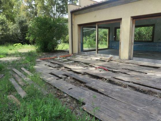 Vandalismi e furti nelle dune di Lacona: la denuncia di Legambiente