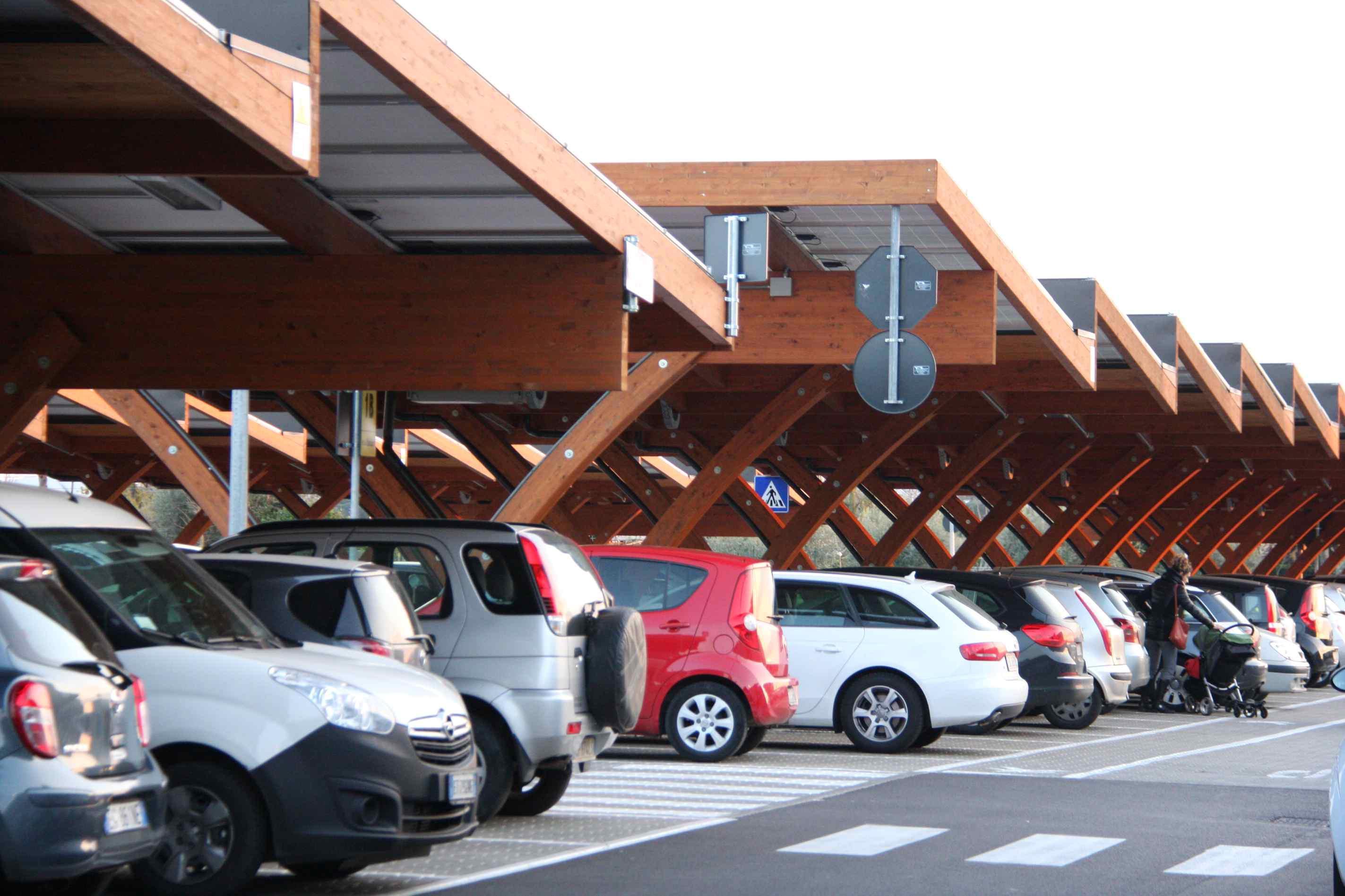 In parcheggio a pagamento del Santo Stefano (foto Batavia) 