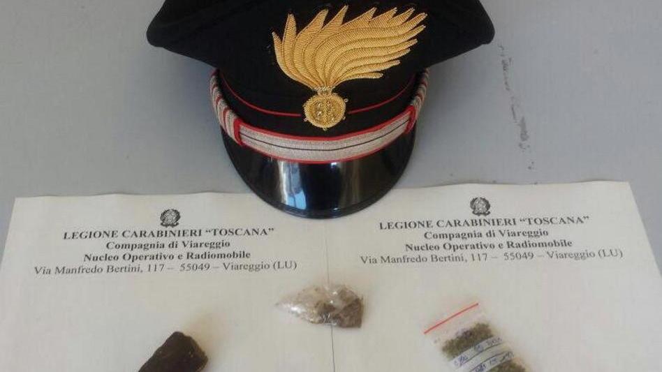 Spacciava hashish in casa: denunciato un trentacinquenne