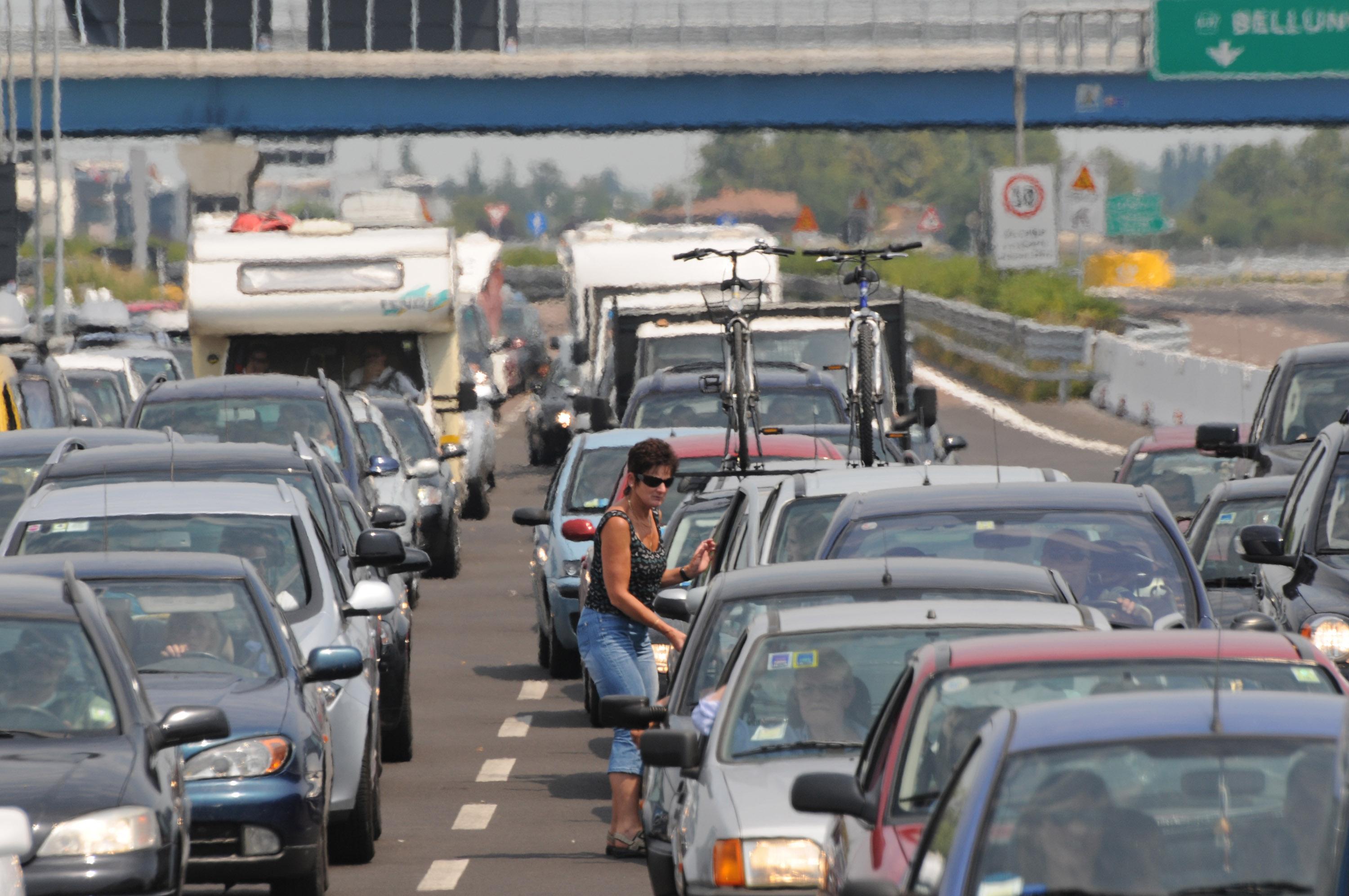 Modena sud, autostrada da incubo: 7 chilometri di coda
