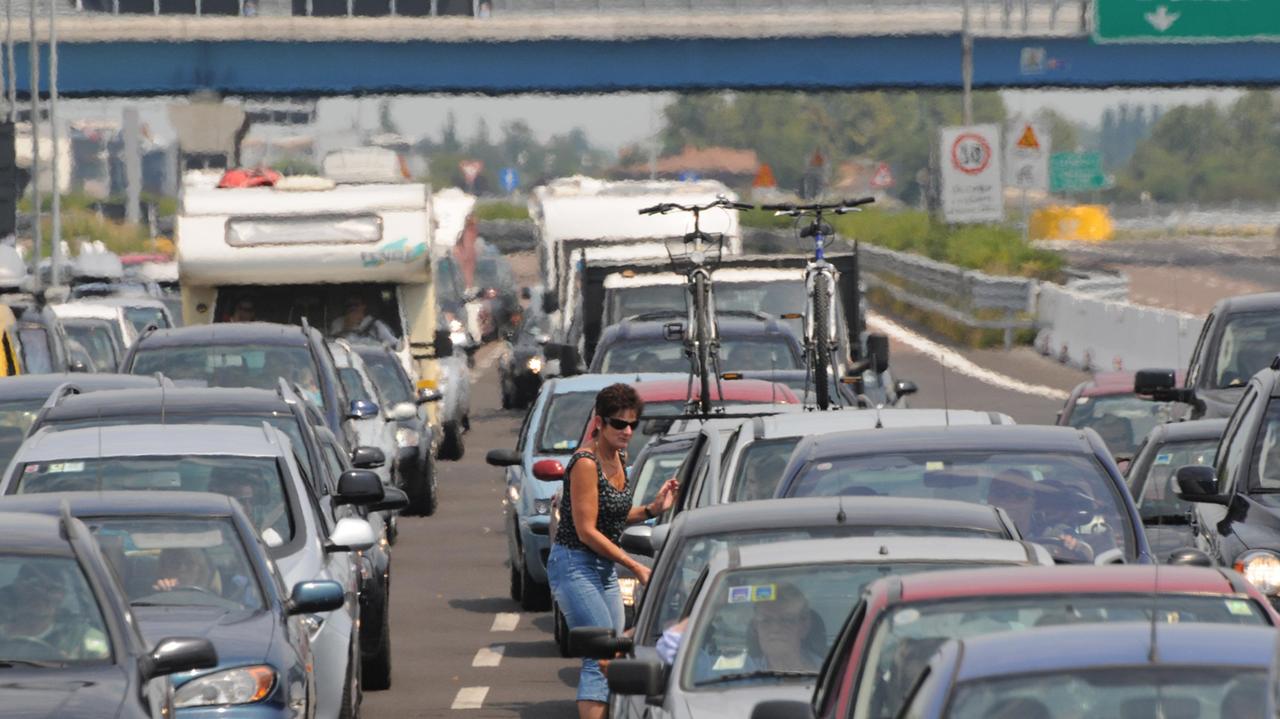 Modena sud, autostrada da incubo: 7 chilometri di coda