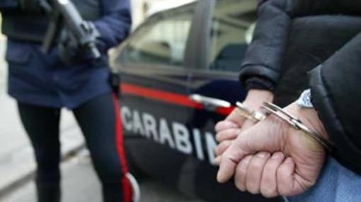 Rompono il vetro di una Q5, arrestati dai carabinieri