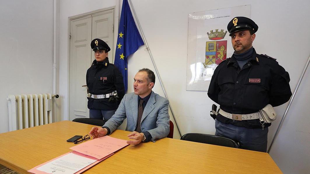 Al centro il dirigente del commissariato Francesco Zunino