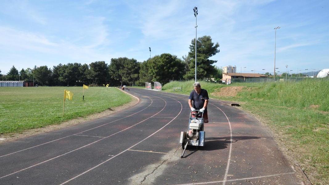 I lavori in corso alla pista d’atletica (foto Michele Falorni/Silvi)