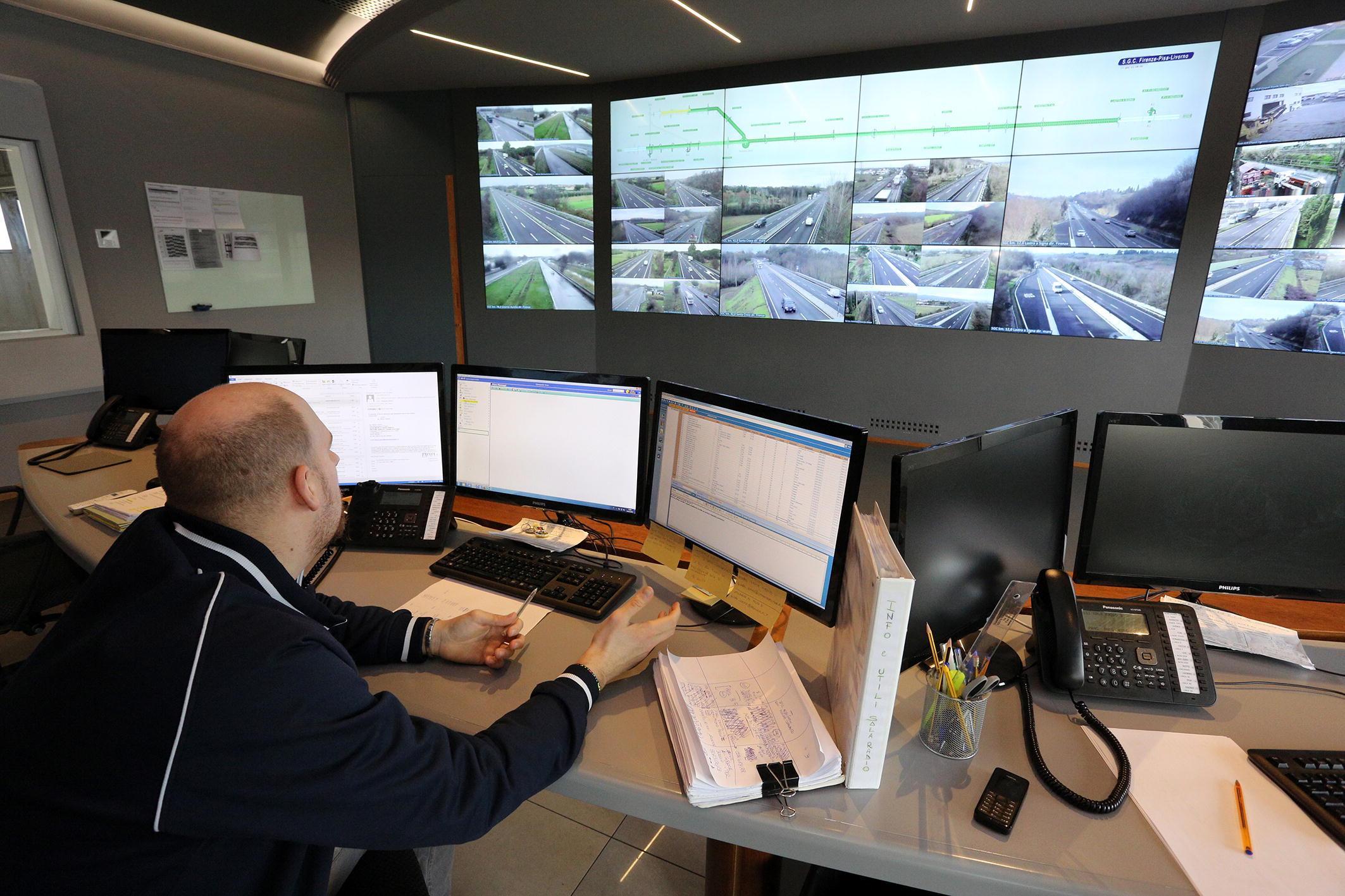 La centrale operativa dell'Avr a Empoli da dove viene monitorata tutta la Fi-Pi-Li