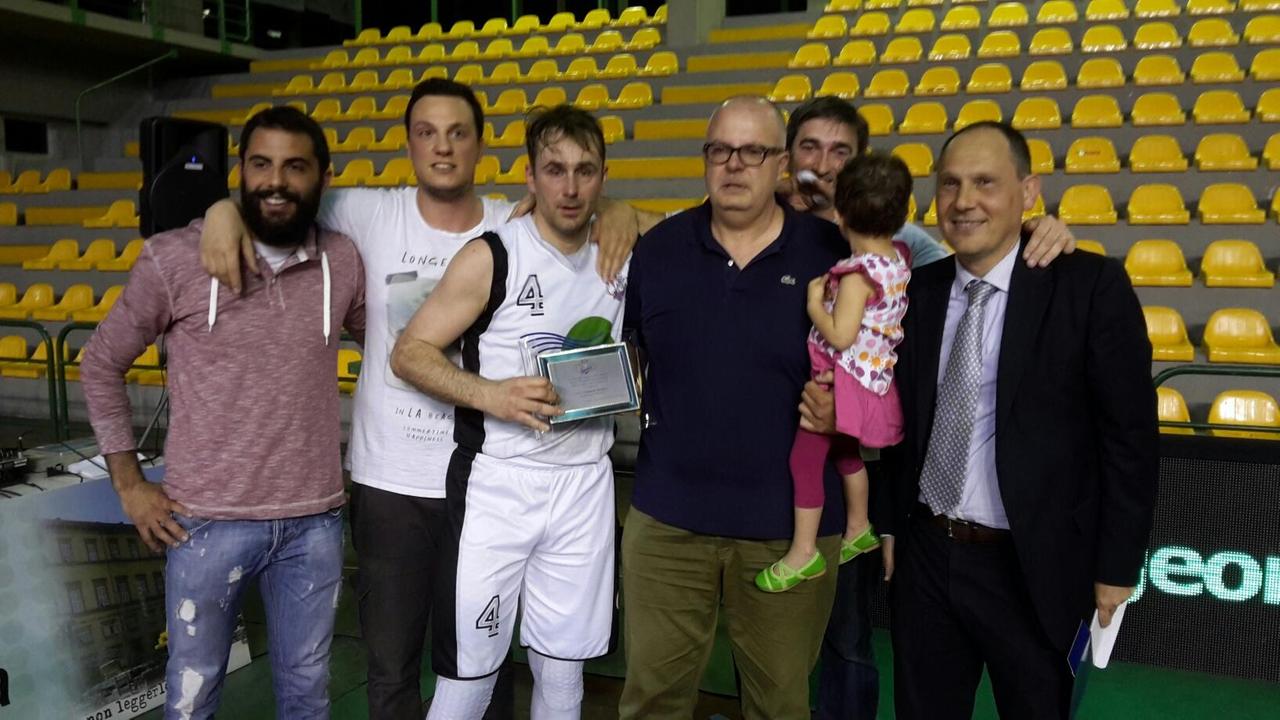 Il premio a Drocker per le 23 stagioni e gli oltre 8.000 punti a Lucca