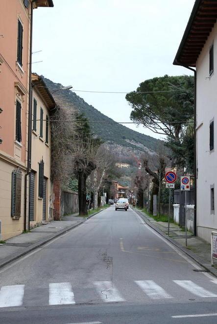 «Via Grotta Giusti pericolosa per pedoni e automobilisti»