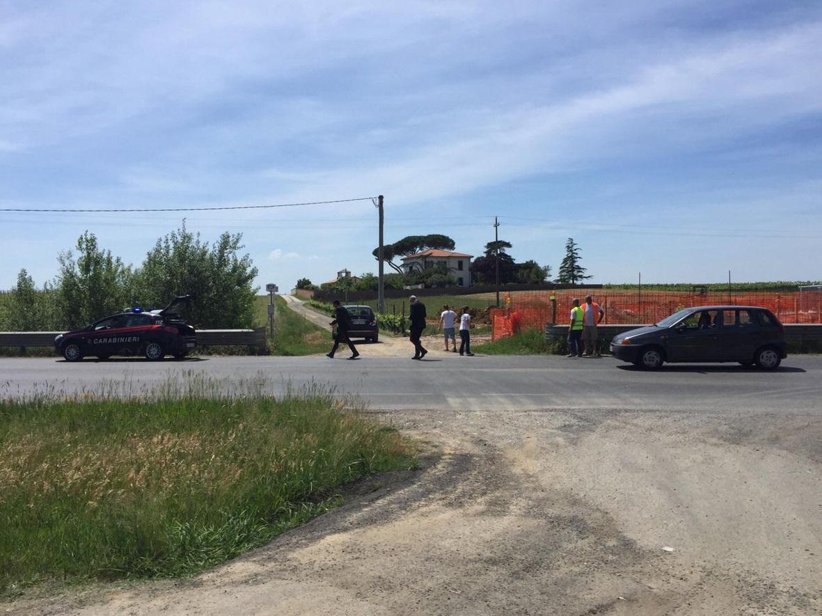 L'incidente stradale in via delle Colline, vicino al cantiere del distributore