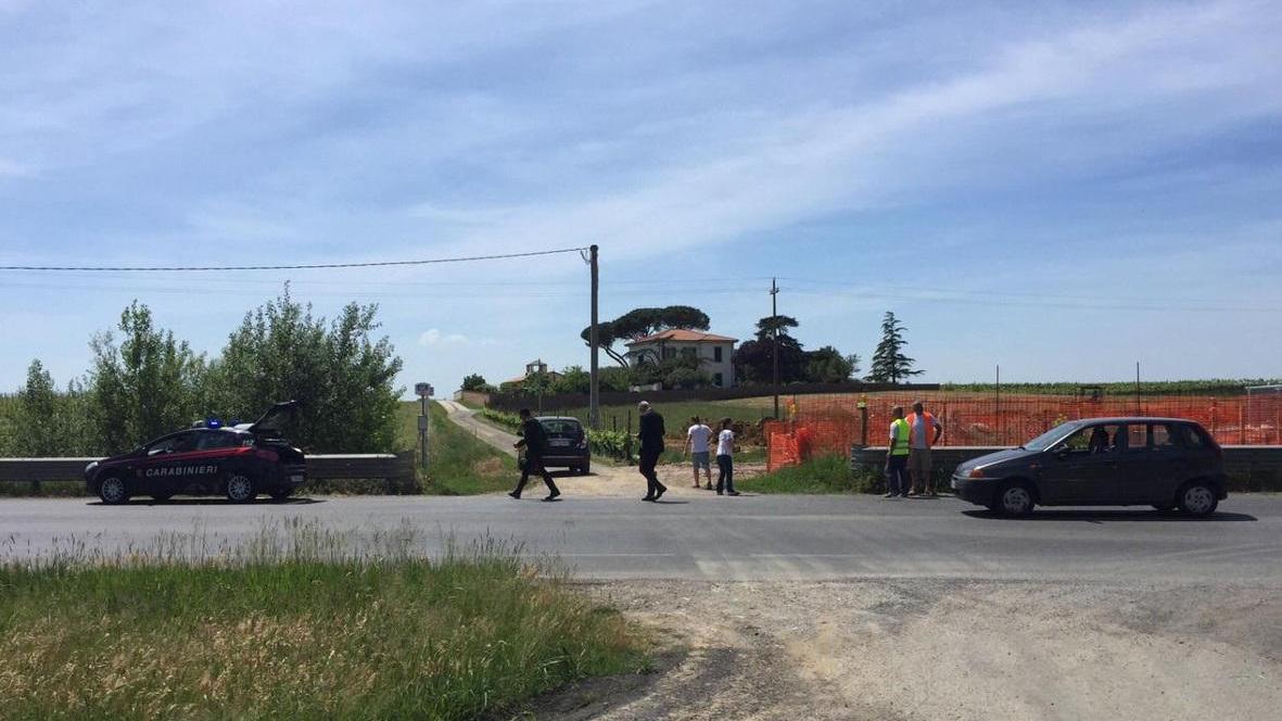 L'incidente stradale in via delle Colline, vicino al cantiere del distributore