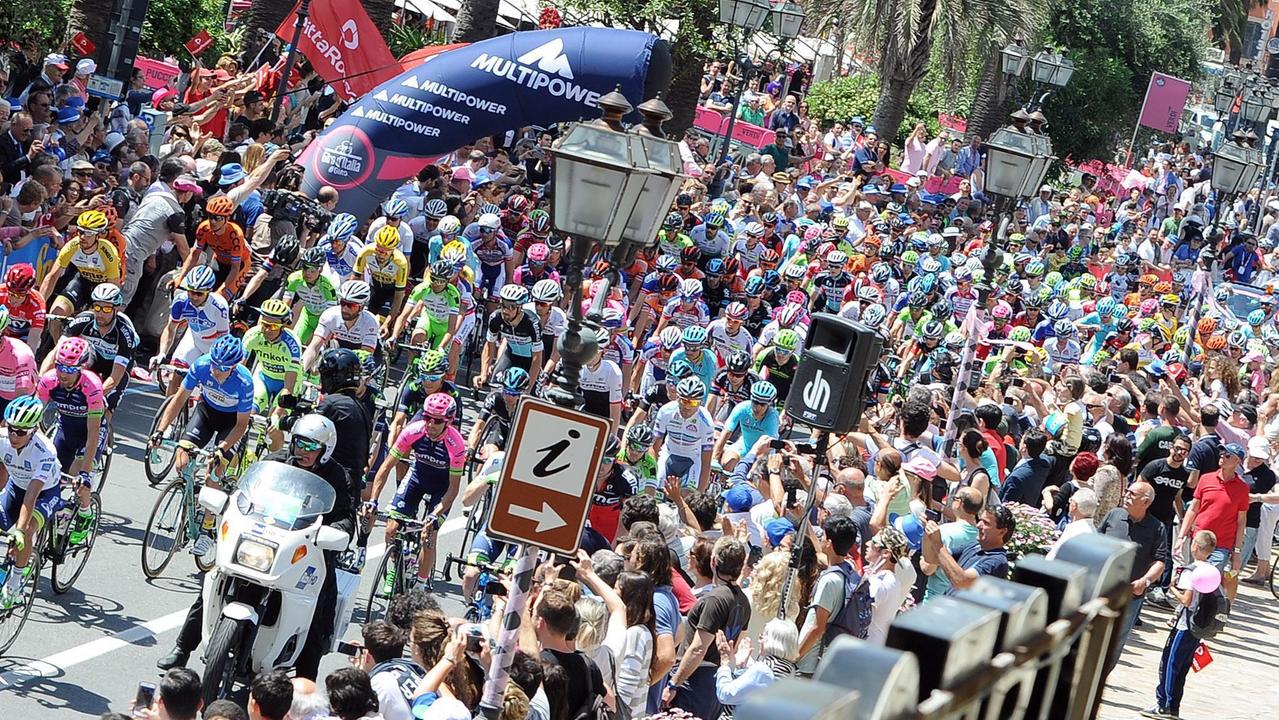 Il Giro d'Italia arriva in provincia: l'entusiamo dei tifosi e gli inevitabili disagi