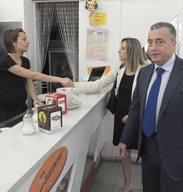 Questore in visita alla barista rapinata