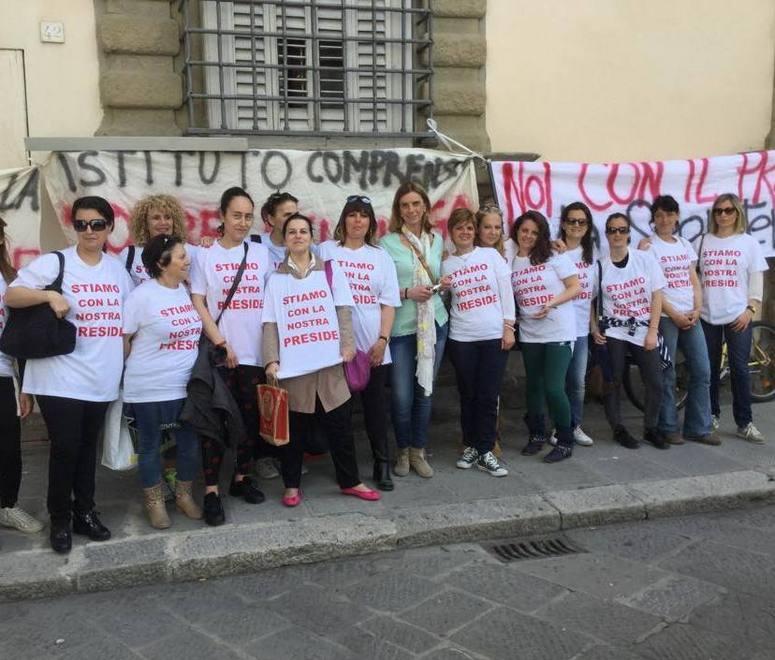 Raccolte 1100 firme per la preside Mencacci 
