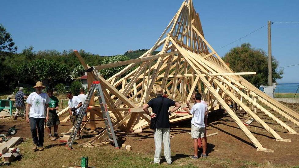 “Porta del parco” tutta in bambù a Baratti Populonia