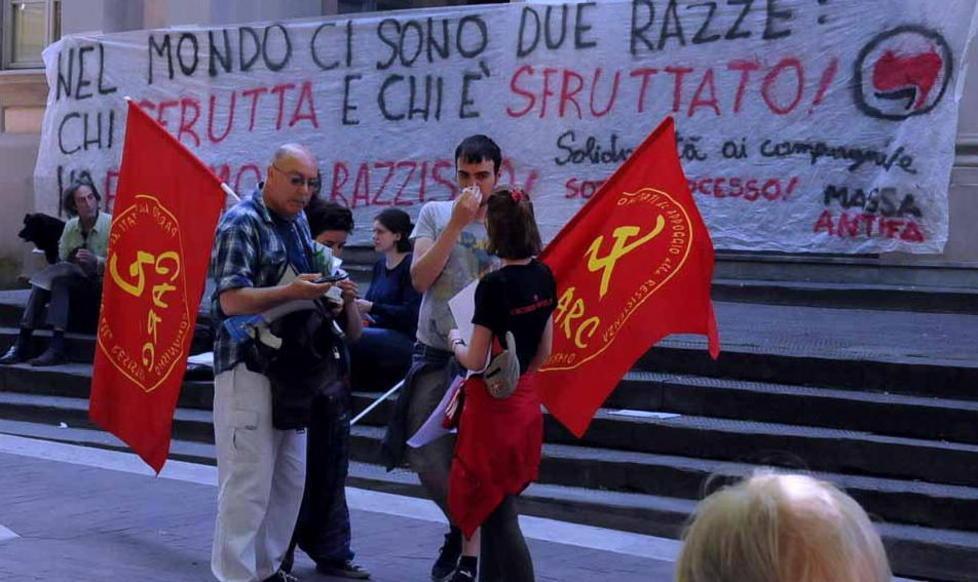 Carc, in cinque a processo Presidio davanti al teatro