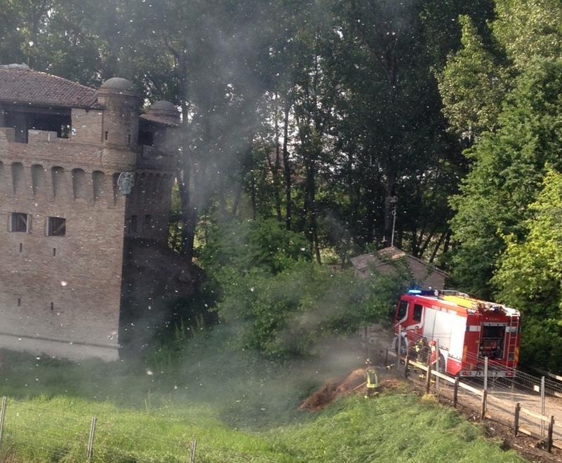 La Rocca circondata dalle fiamme 